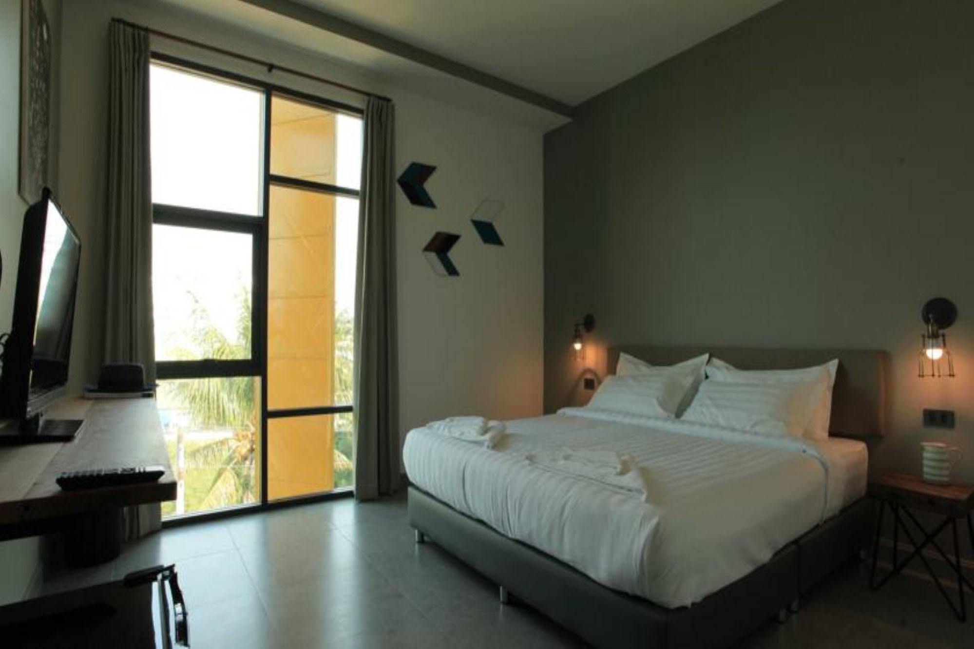 Stone Head Hua Hin Hotel Exterior foto